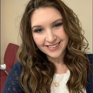 Meet your Posher, Lauren